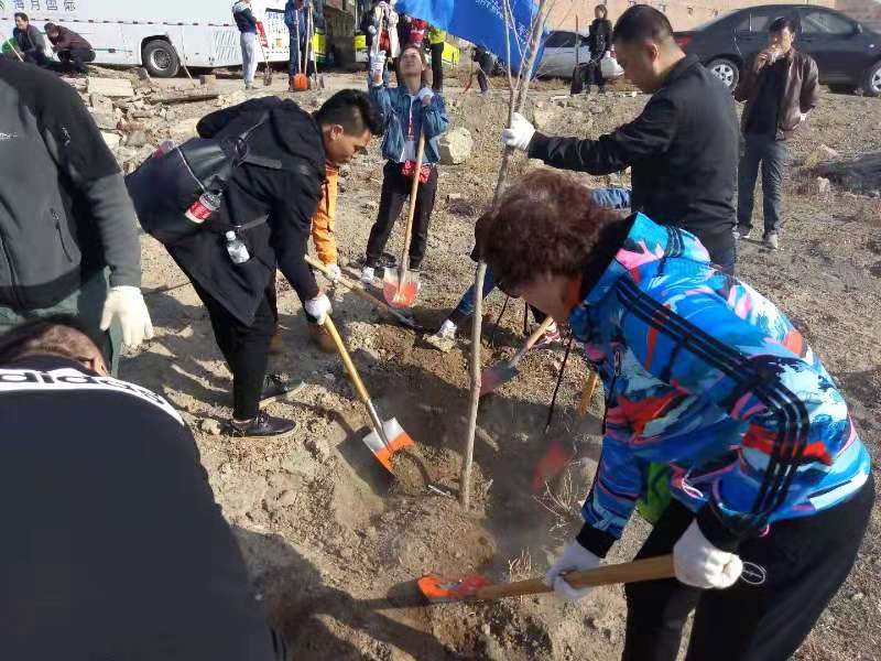 普瑞眼科參加天山區秋季義務植樹活動